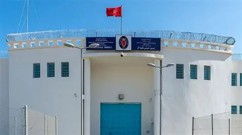 إدارة السجن المحلي بأصيلة تؤكد أن الحالة الصحية للسجين (م.ل) “عادية” (بيان توضيحي)